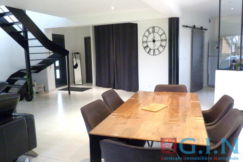 Maison - 200 m² - 8 pièces