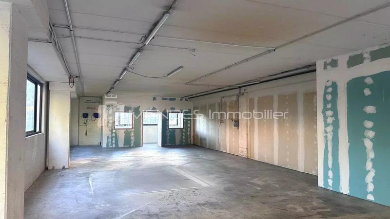 Local d'activités - 164 m²