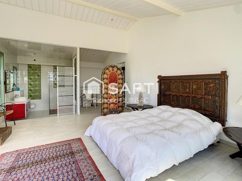 Maison - 218 m² - 10 pièces