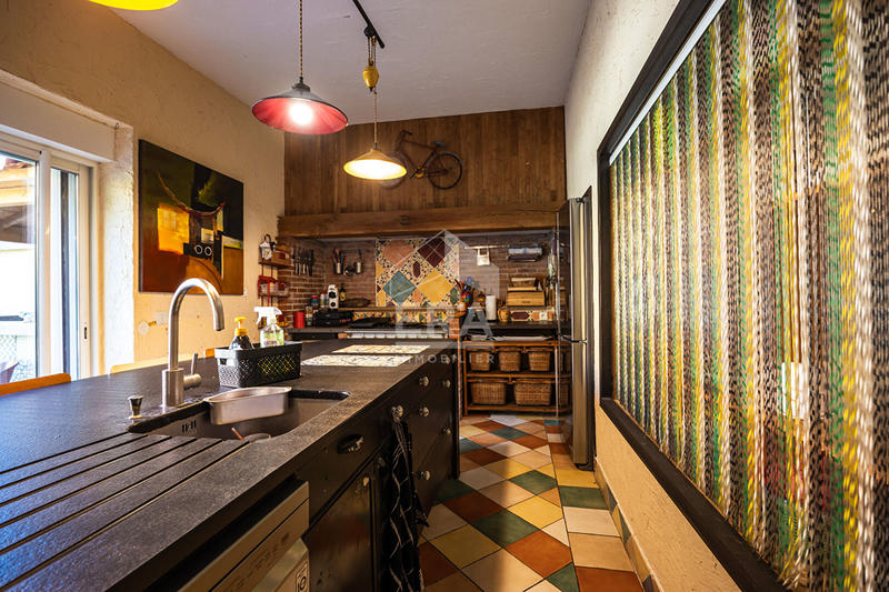 Maison - 254 m² - 6 pièces