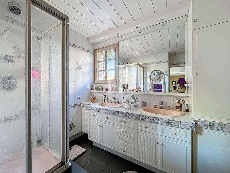 Maison traditionnelle - 185 m² - 8 pièces