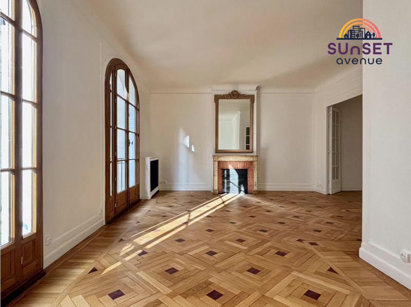 Maison - 237 m² - 9 pièces