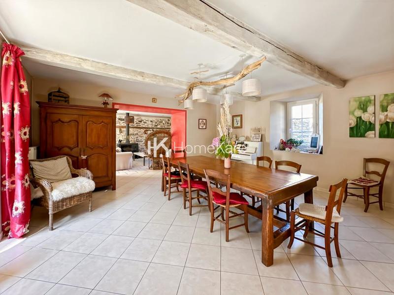 Maison - 300 m² - 9 pièces