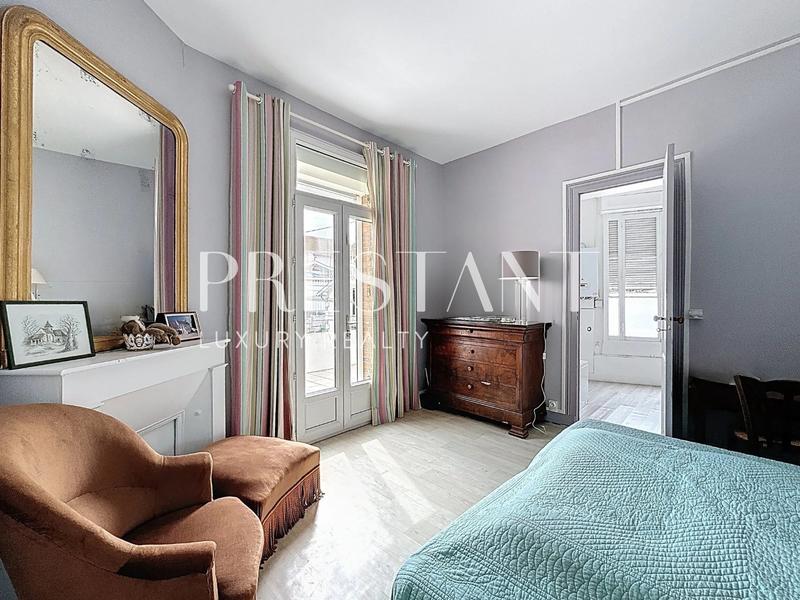 Maison - 204 m² - 8 pièces