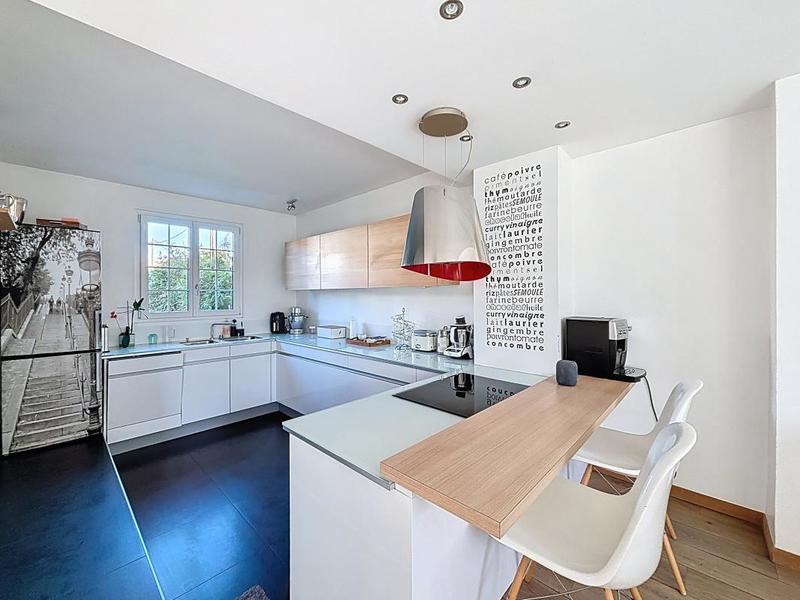 Maison - 228 m² - 7 pièces