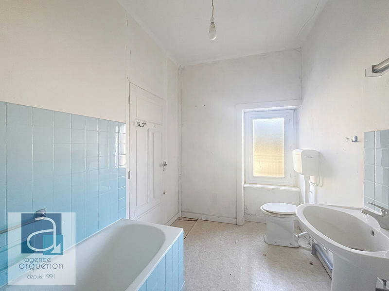 Maison - 213 m² - 9 pièces