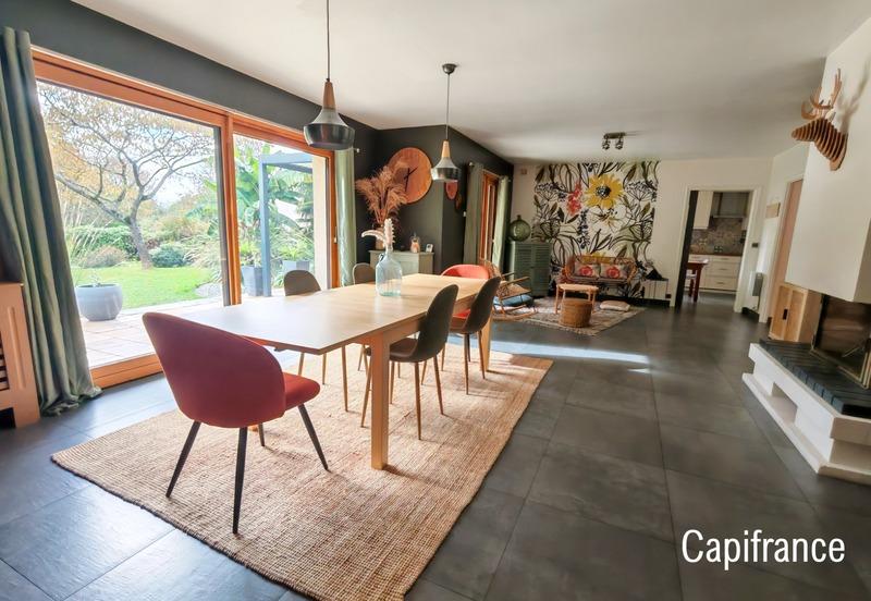 Maison - 230 m² - 8 pièces