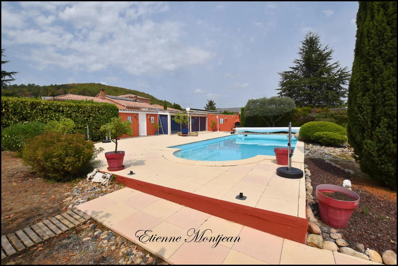 Maison - 257 m² - 13 pièces