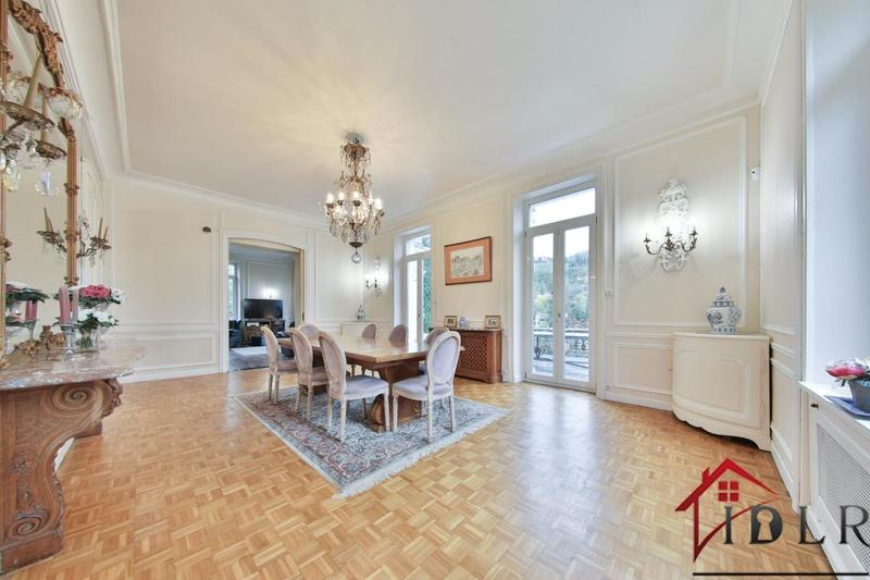 Château - 386 m² - 15 pièces
