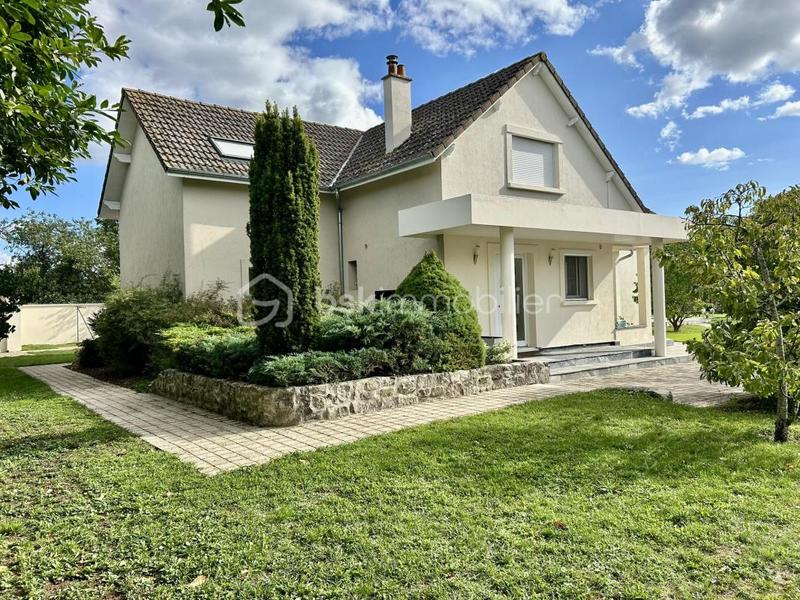 Maison - 205 m² - 8 pièces