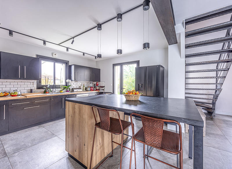 Maison - 207 m² - 7 pièces