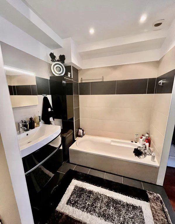 Maison - 246 m² - 9 pièces