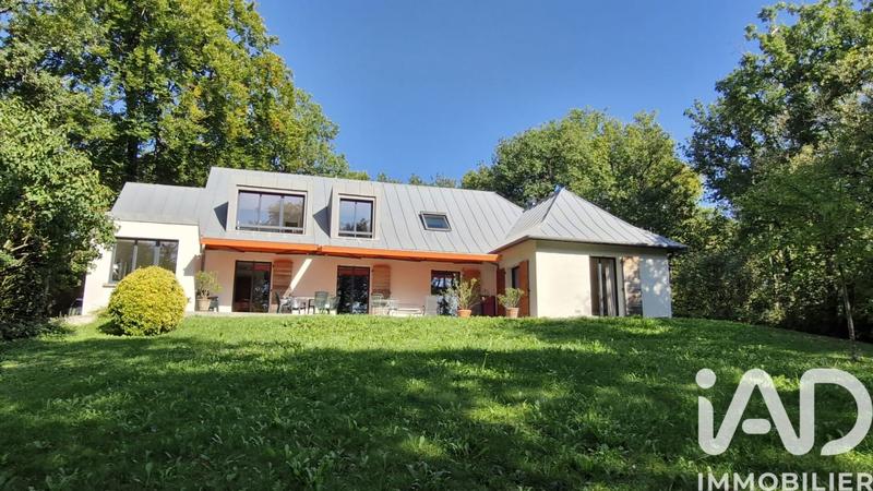 Maison - 250 m² - 9 pièces