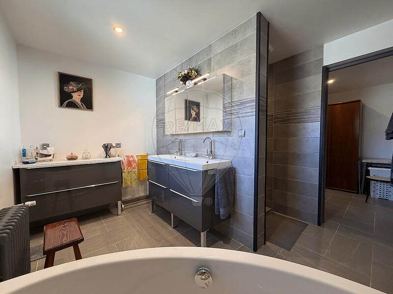 Propriété - 427 m² - 12 pièces