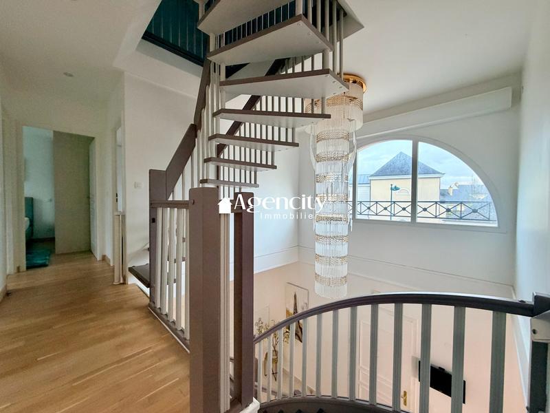 Maison - 190 m² - 7 pièces