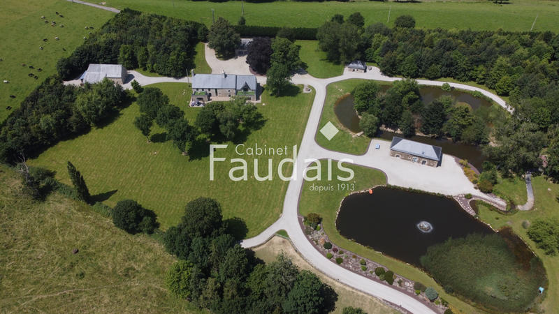 Propriété - 450 m² - 10 pièces