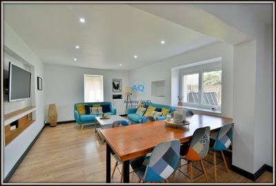 Maison - 250 m² - 8 pièces