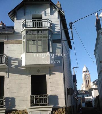 Maison - 279 m² - 12 pièces