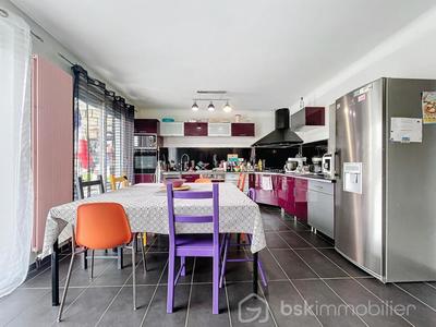 Maison traditionnelle - 190 m² - 9 pièces