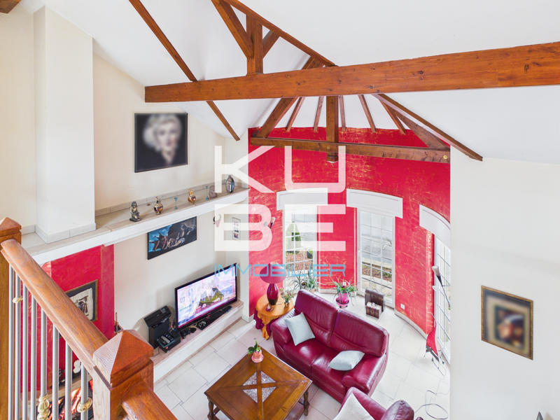 Maison - 220 m² - 8 pièces