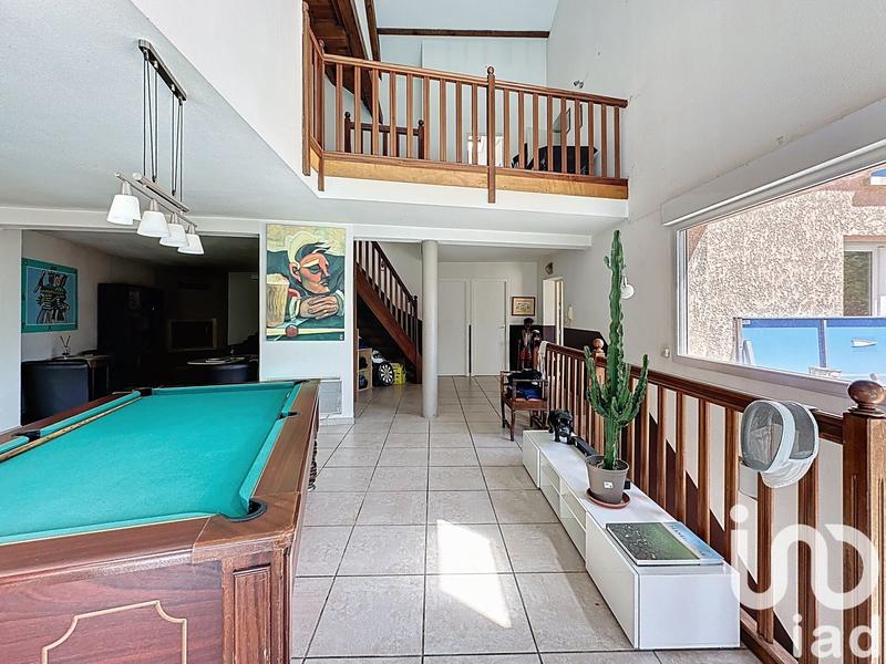 Maison - 234 m² - 8 pièces