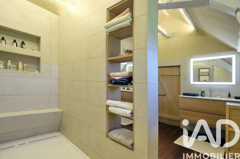 Maison - 218 m² - 8 pièces