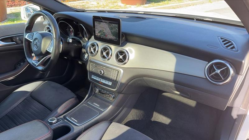 Mercedes Classe Gla 1.6 180 122.0 Fascination - Automatique Toit ouvrant