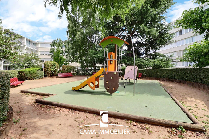 Appartement - 80 m² - 4 pièces