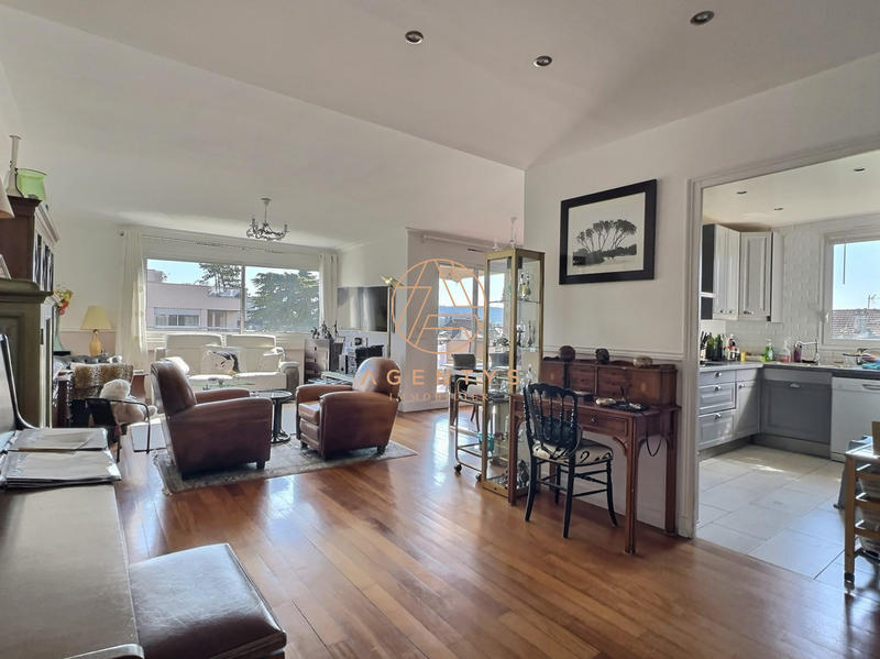 Appartement - 100 m² - 5 pièces