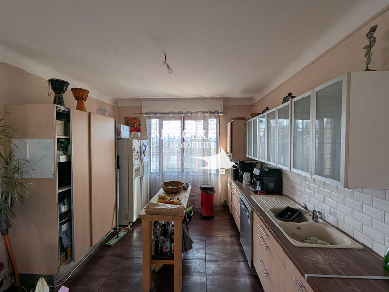 Maison traditionnelle - 177 m² - 8 pièces