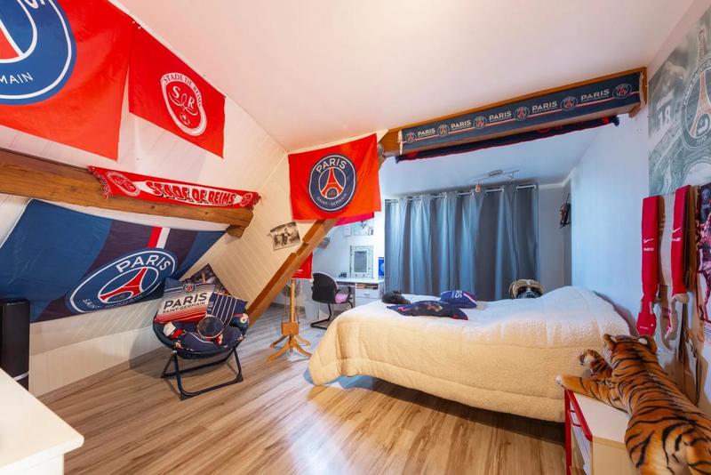 Maison - 240 m² - 10 pièces