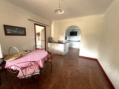 Maison - 198 m² - 8 pièces