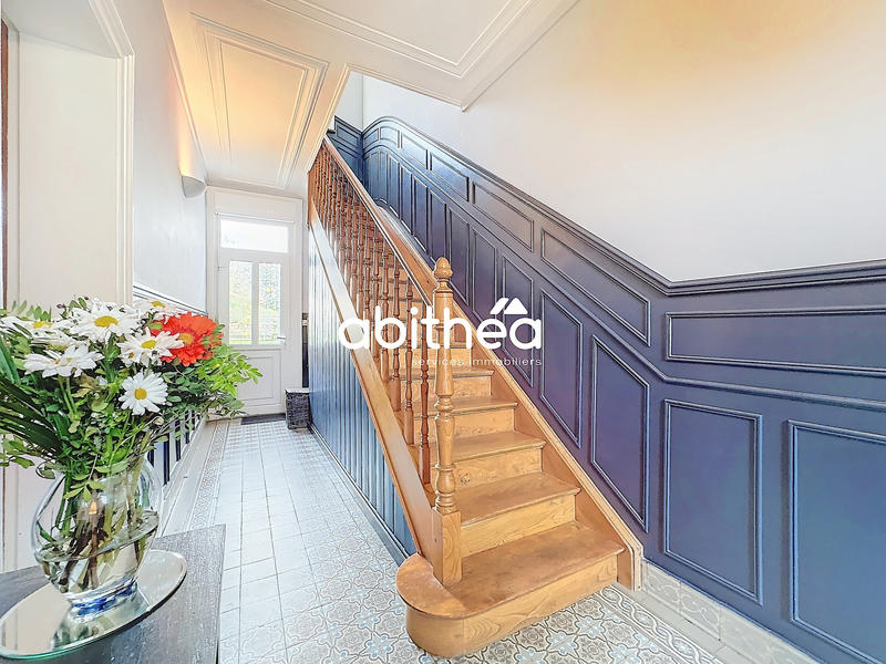 Maison - 290 m² - 9 pièces