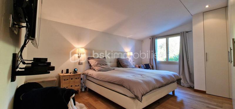 Maison traditionnelle - 241 m² - 6 pièces