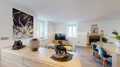 Maison - 228 m² - 6 pièces