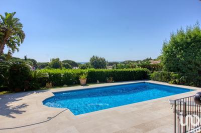 Maison - 230 m² - 6 pièces