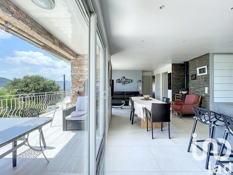 Maison - 257 m² - 10 pièces