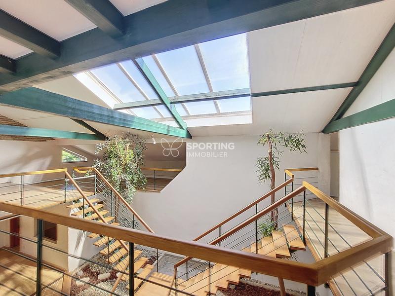 Maison - 400 m² - 8 pièces