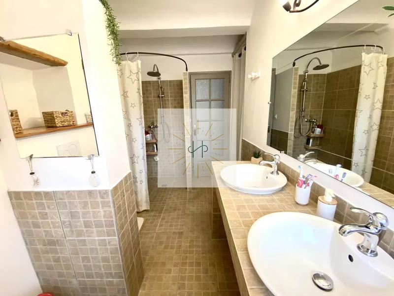 Mas - 266 m² - 10 pièces