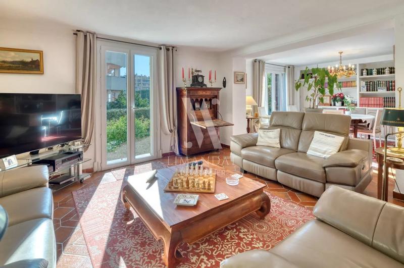 Appartement - 142 m² - 6 pièces