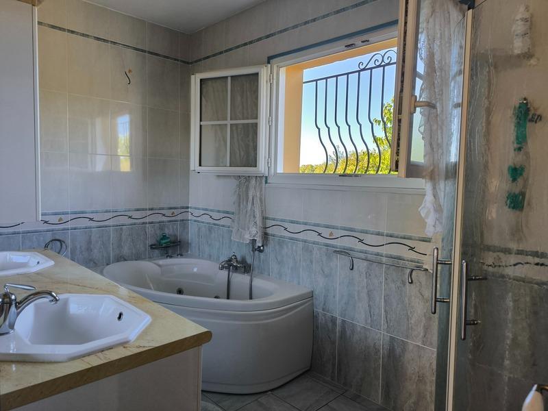 Maison - 239 m² - 10 pièces