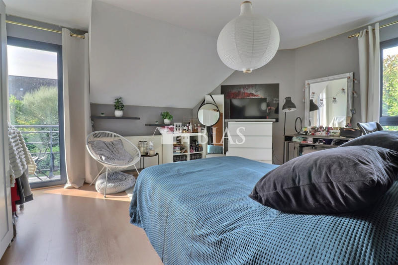 Maison contemporaine - 197 m² - 6 pièces