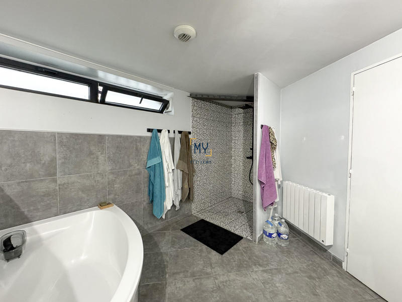 Loft - 145 m² - 6 pièces