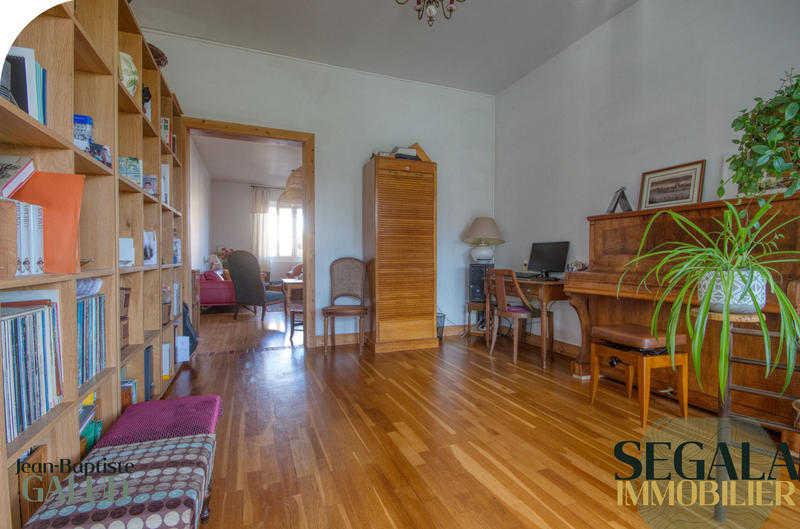 Maison - 210 m² - 6 pièces