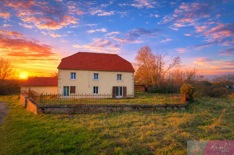 Maison - 250 m² - 8 pièces