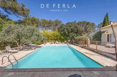 Villa - 250 m² - 9 pièces