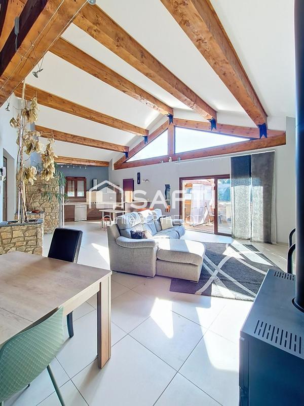 Maison - 219 m² - 9 pièces