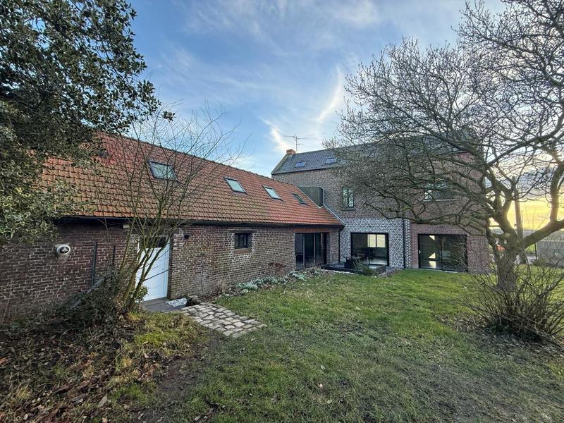 Maison - 199 m² - 7 pièces