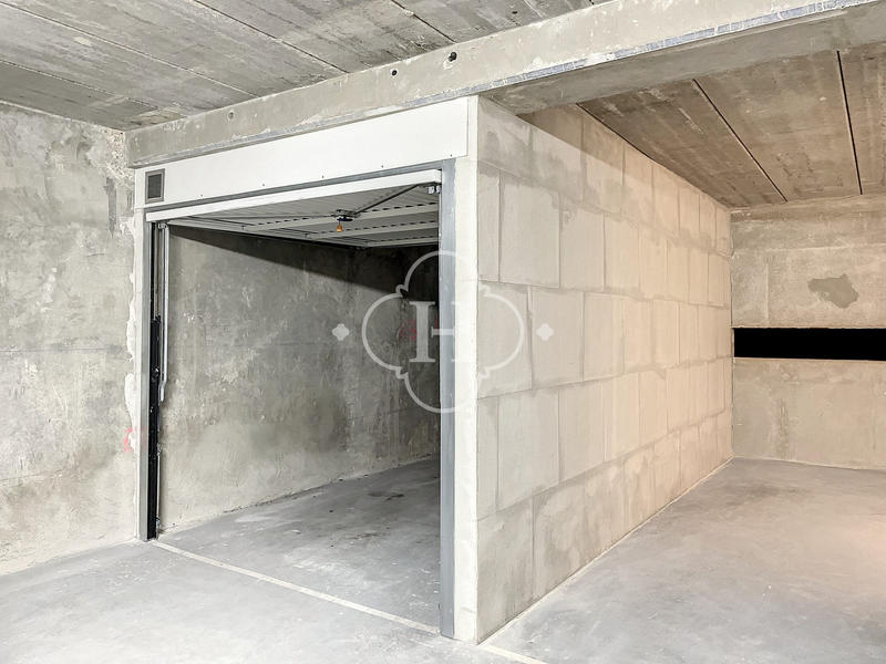 Parking / Garage - 11 m²