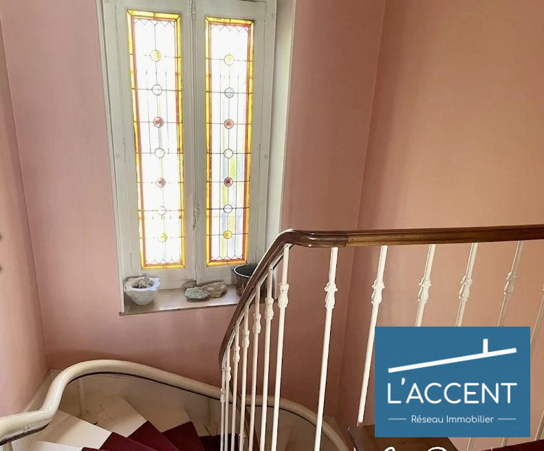 Maison - 211 m² - 5 pièces